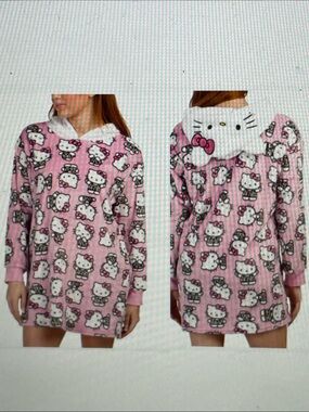 Hello Kitty Plush Hoodie Lounger/ Nightdress Size L